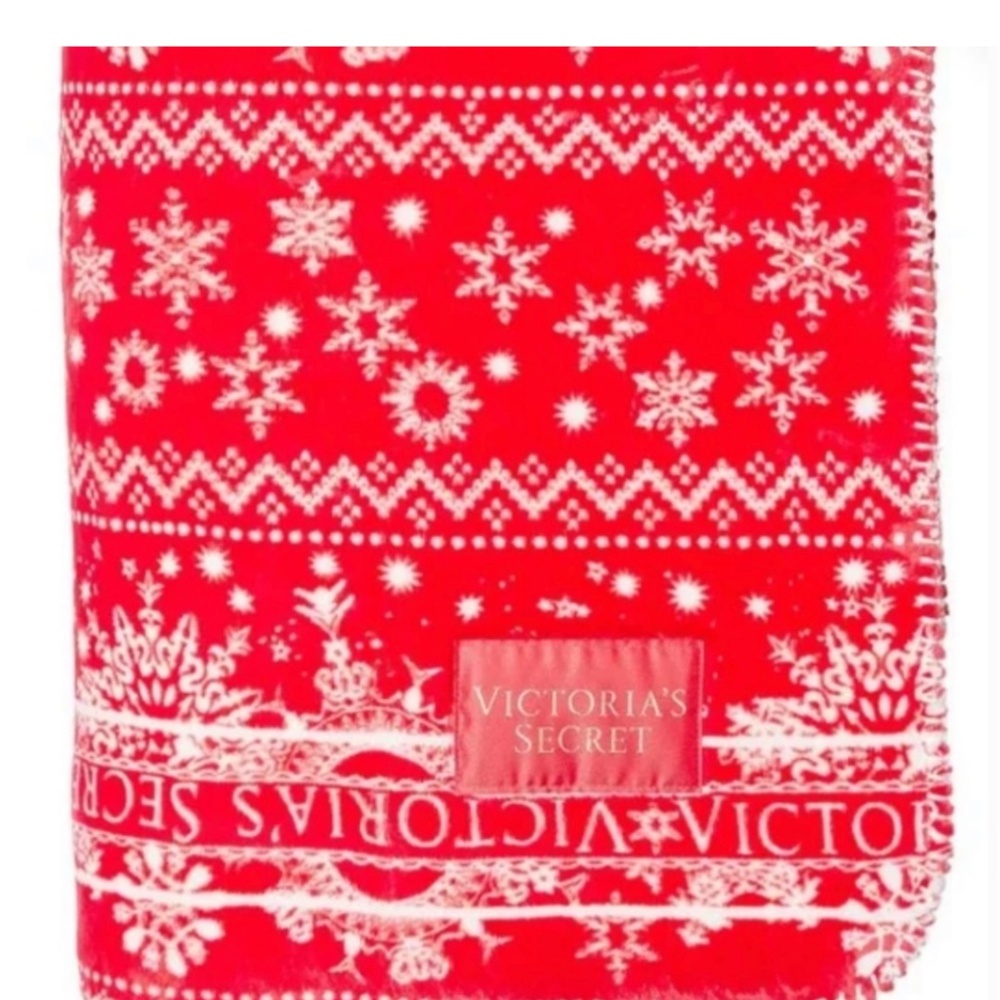 NWT VS Plush Fleece Throw RED FAIR ISLE SNOWFLAKE